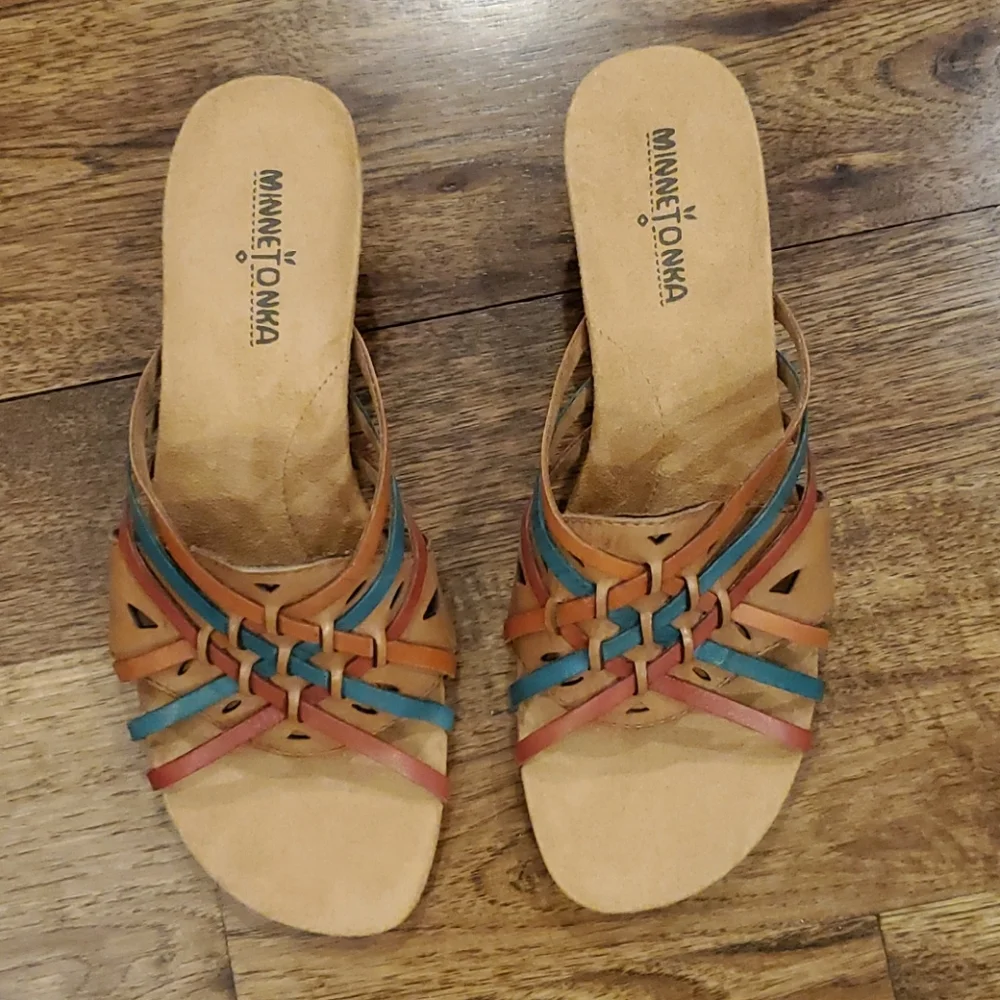 Minnetonka womens leather sandals size 9